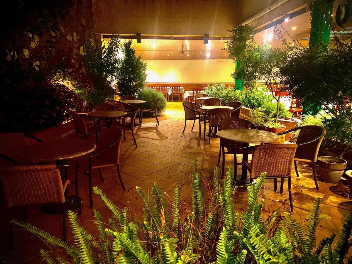Hostal Rom Familiar Roses Zewnętrze zdjęcie