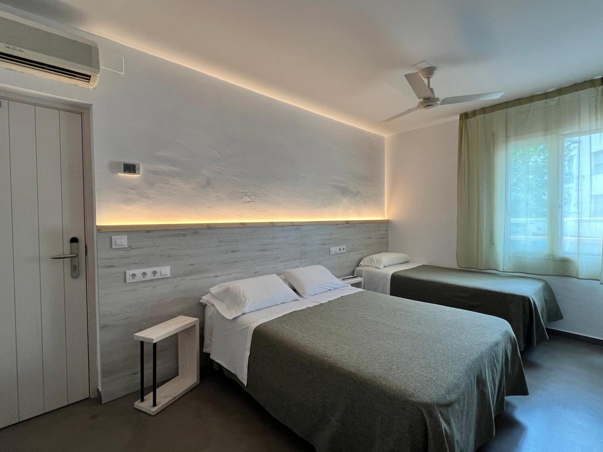 Hostal Rom Familiar Roses Zewnętrze zdjęcie