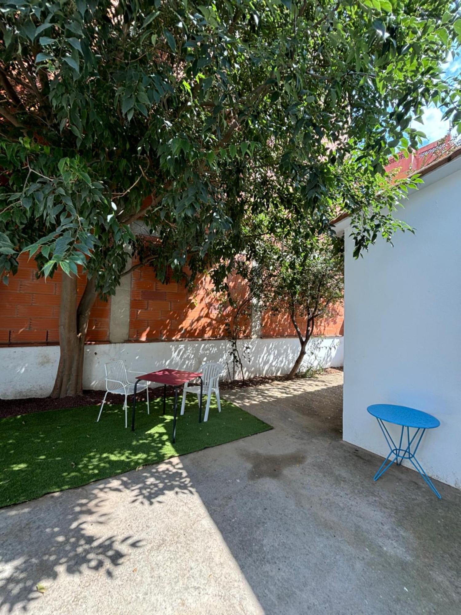 Hostal Rom Familiar Roses Zewnętrze zdjęcie